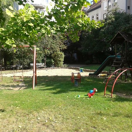 Lily Apartman Budapeste Exterior foto