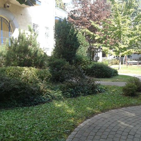Lily Apartman Budapeste Exterior foto