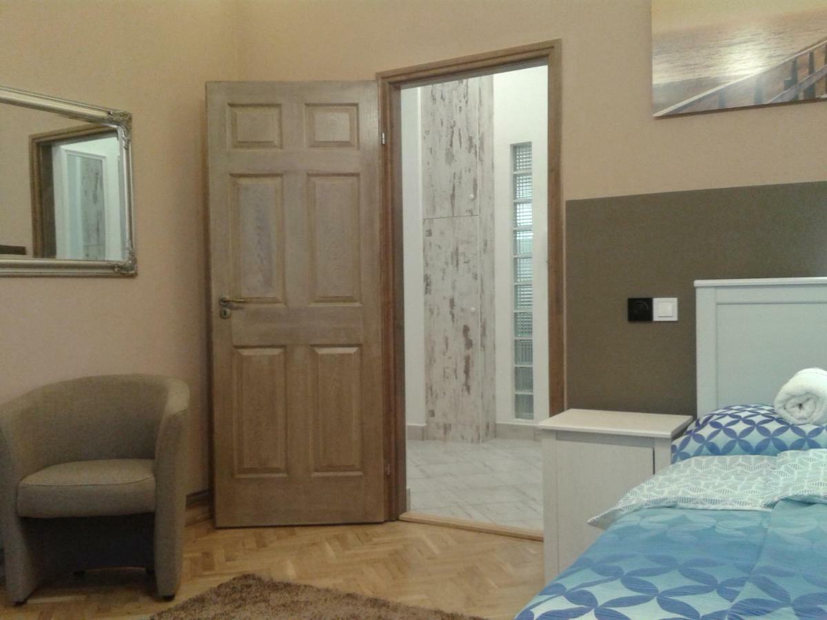 Lily Apartman Budapeste Exterior foto