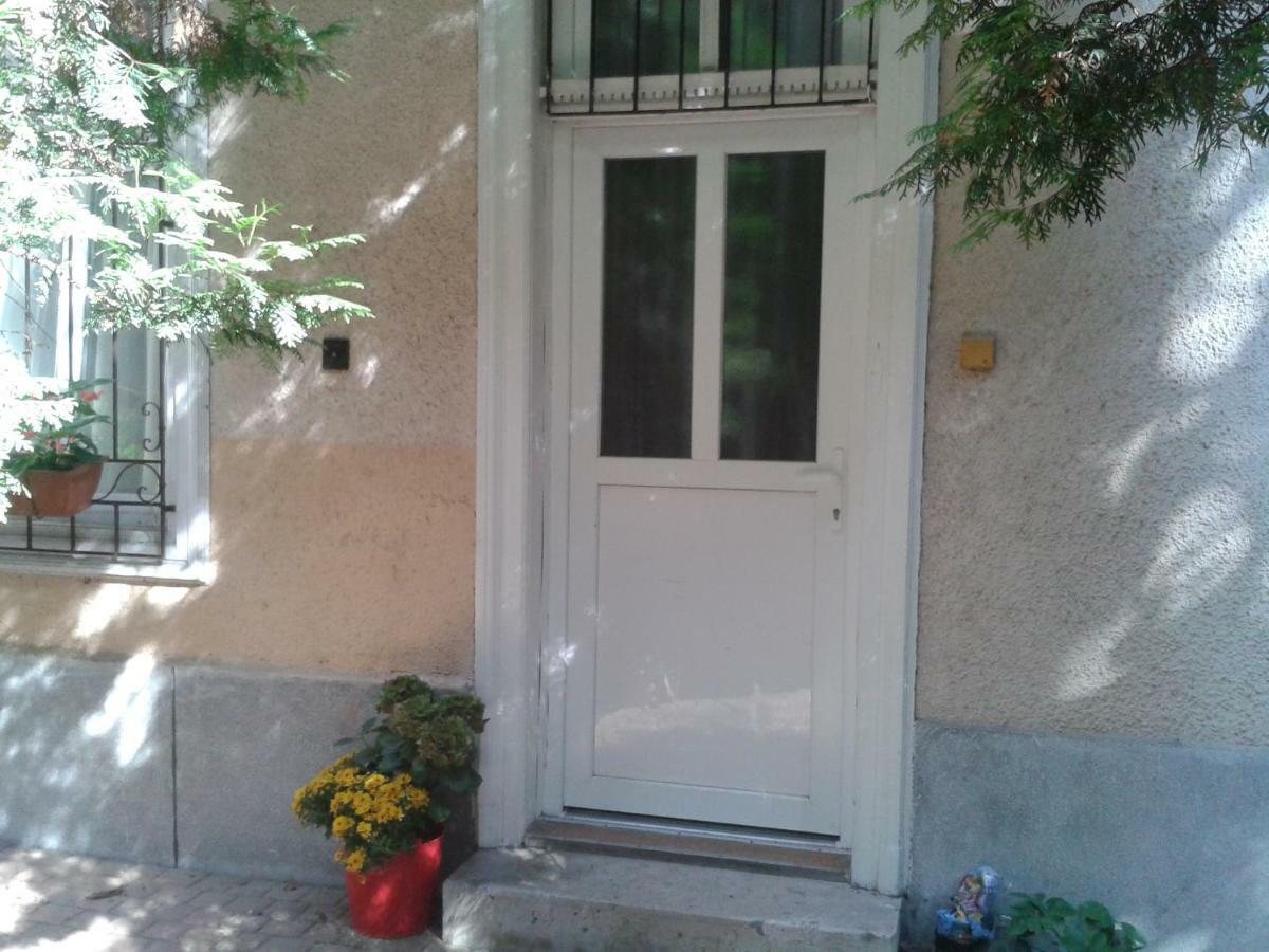 Lily Apartman Budapeste Exterior foto