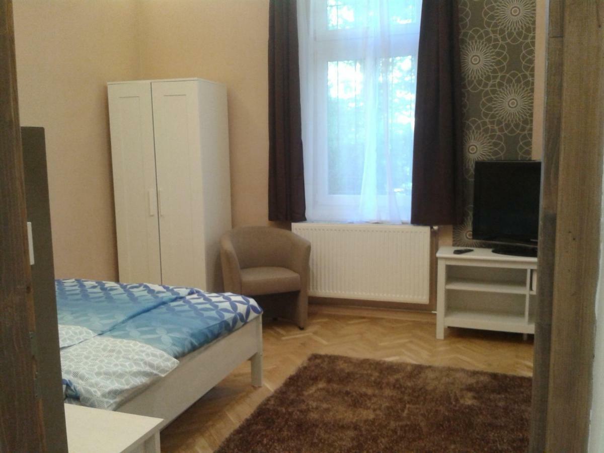 Lily Apartman Budapeste Exterior foto